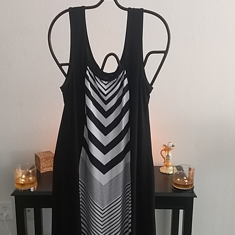 Dress - Picture 3 of 4